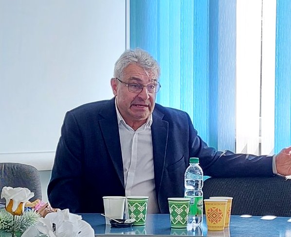 Пропозиції вносить Олександр Остапчук, директор Школи-ліцей імені Назара Яремчука.jpg